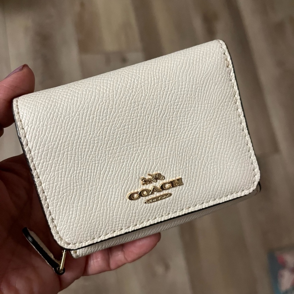 Coach Chalk Mini Leather Wallet Structured Design